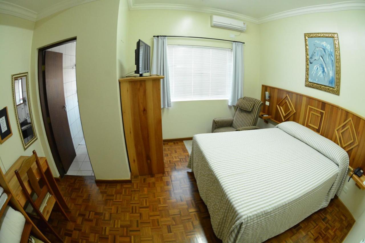 Italia Hotel Telêmaco Borba エクステリア 写真